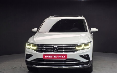 Volkswagen Tiguan II, 2022 год, 3 378 000 рублей, 2 фотография
