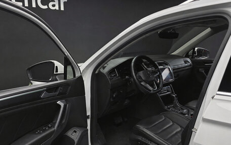 Volkswagen Tiguan II, 2022 год, 3 378 000 рублей, 7 фотография