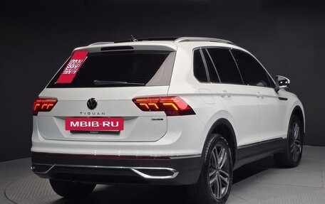 Volkswagen Tiguan II, 2022 год, 3 378 000 рублей, 3 фотография