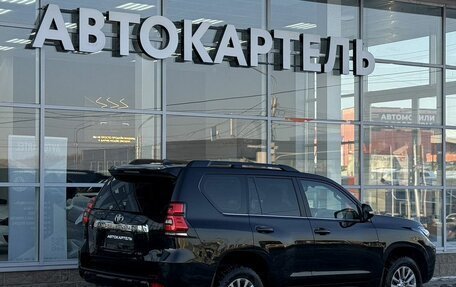 Toyota Land Cruiser Prado 150 рестайлинг 2, 2017 год, 5 300 000 рублей, 2 фотография