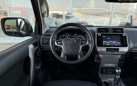 Toyota Land Cruiser Prado 150 рестайлинг 2, 2017 год, 5 300 000 рублей, 3 фотография