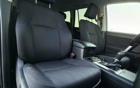 Toyota Land Cruiser Prado 150 рестайлинг 2, 2017 год, 5 300 000 рублей, 5 фотография