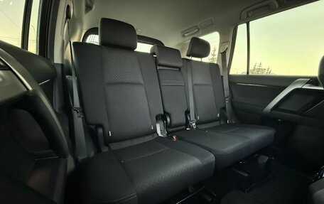 Toyota Land Cruiser Prado 150 рестайлинг 2, 2017 год, 5 300 000 рублей, 29 фотография