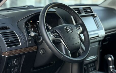 Toyota Land Cruiser Prado 150 рестайлинг 2, 2017 год, 5 300 000 рублей, 22 фотография