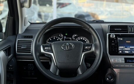 Toyota Land Cruiser Prado 150 рестайлинг 2, 2017 год, 5 300 000 рублей, 26 фотография