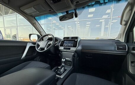 Toyota Land Cruiser Prado 150 рестайлинг 2, 2017 год, 5 300 000 рублей, 23 фотография