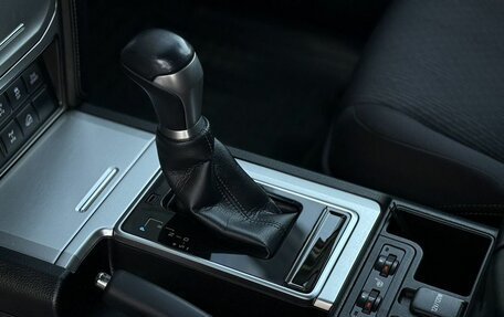 Toyota Land Cruiser Prado 150 рестайлинг 2, 2017 год, 5 300 000 рублей, 31 фотография