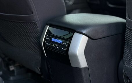 Toyota Land Cruiser Prado 150 рестайлинг 2, 2017 год, 5 300 000 рублей, 34 фотография