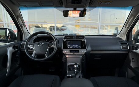 Toyota Land Cruiser Prado 150 рестайлинг 2, 2017 год, 5 300 000 рублей, 33 фотография