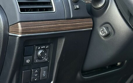 Toyota Land Cruiser Prado 150 рестайлинг 2, 2017 год, 5 300 000 рублей, 38 фотография