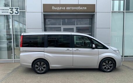 Honda Stepwgn IV, 2020 год, 2 000 000 рублей, 4 фотография