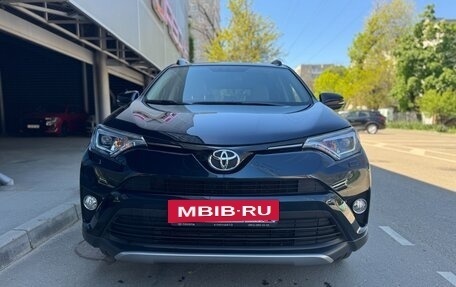 Toyota RAV4, 2018 год, 2 350 000 рублей, 2 фотография