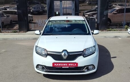 Renault Logan II, 2017 год, 940 000 рублей, 2 фотография