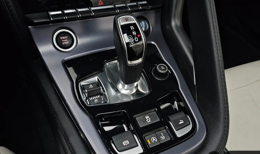 Jaguar F-Type I рестайлинг 2, 2023 год, 7 650 000 рублей, 7 фотография