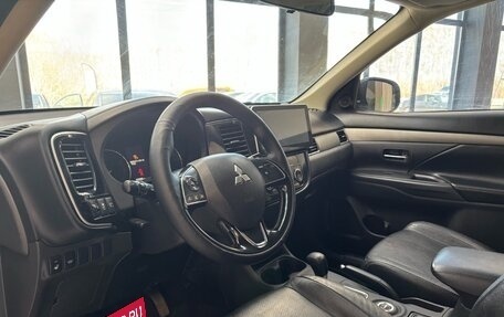 Mitsubishi Outlander III рестайлинг 3, 2015 год, 1 480 000 рублей, 5 фотография