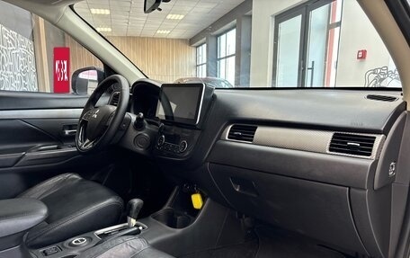 Mitsubishi Outlander III рестайлинг 3, 2015 год, 1 480 000 рублей, 4 фотография