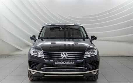 Volkswagen Touareg III, 2015 год, 3 098 000 рублей, 2 фотография
