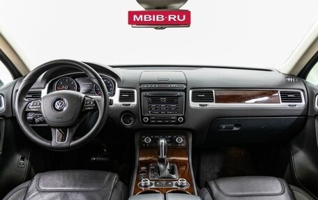 Volkswagen Touareg III, 2015 год, 3 098 000 рублей, 13 фотография