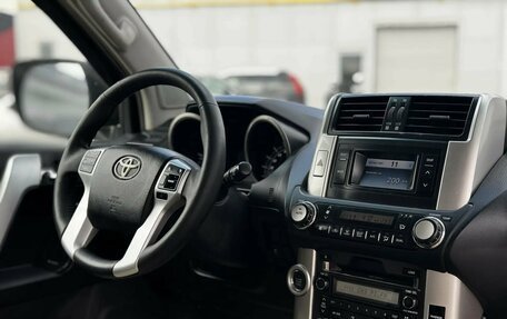 Toyota Land Cruiser Prado 150 рестайлинг 2, 2011 год, 2 150 000 рублей, 12 фотография