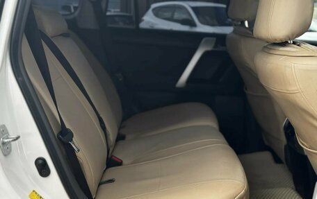 Toyota Land Cruiser Prado 150 рестайлинг 2, 2011 год, 2 150 000 рублей, 16 фотография