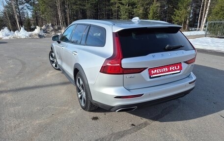 Volvo V60 Cross Country II, 2019 год, 3 500 000 рублей, 4 фотография