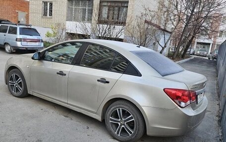 Chevrolet Cruze II, 2010 год, 560 000 рублей, 2 фотография