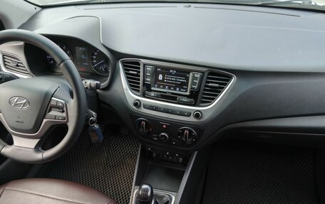 Hyundai Solaris II рестайлинг, 2018 год, 1 200 000 рублей, 16 фотография