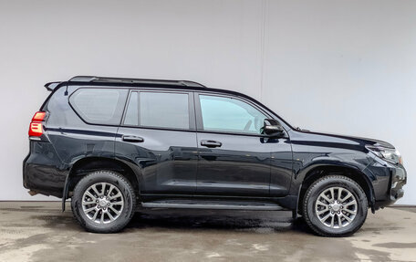 Toyota Land Cruiser Prado 150 рестайлинг 2, 2021 год, 6 700 000 рублей, 4 фотография