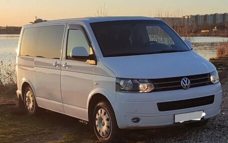 Volkswagen Caravelle T5, 2013 год, 2 850 000 рублей, 2 фотография