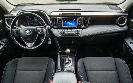 Toyota RAV4, 2017 год, 2 600 000 рублей, 14 фотография