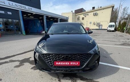 Hyundai Solaris II рестайлинг, 2021 год, 1 250 000 рублей, 1 фотография
