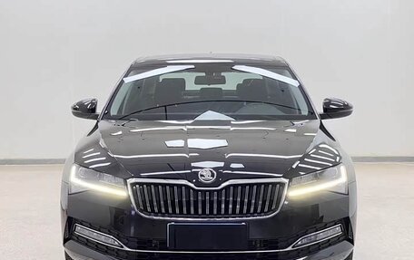 Skoda Superb III рестайлинг, 2026 год, 2 760 000 рублей, 2 фотография