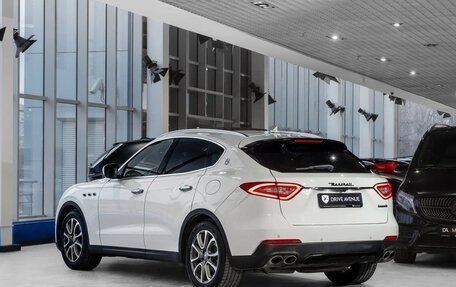 Maserati Levante I, 2017 год, 4 900 000 рублей, 6 фотография