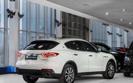 Maserati Levante I, 2017 год, 4 900 000 рублей, 4 фотография