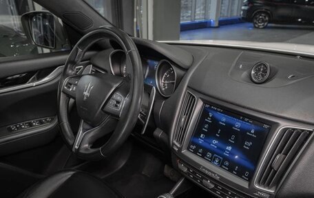 Maserati Levante I, 2017 год, 4 900 000 рублей, 26 фотография