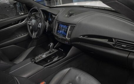 Maserati Levante I, 2017 год, 4 900 000 рублей, 25 фотография