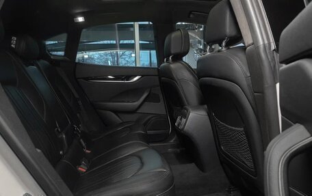 Maserati Levante I, 2017 год, 4 900 000 рублей, 30 фотография
