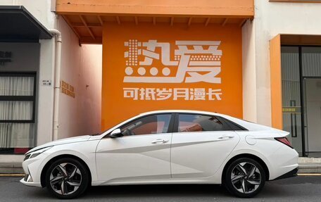 Hyundai Elantra, 2022 год, 1 600 000 рублей, 4 фотография