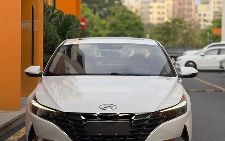 Hyundai Elantra, 2022 год, 1 600 000 рублей, 2 фотография