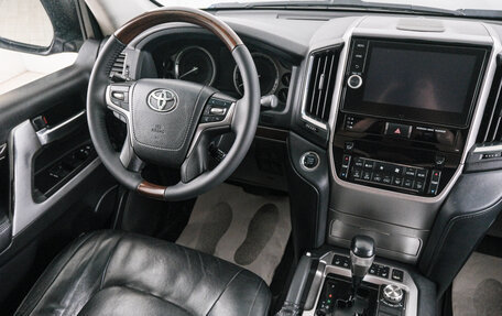 Toyota Land Cruiser 200, 2018 год, 5 999 000 рублей, 10 фотография