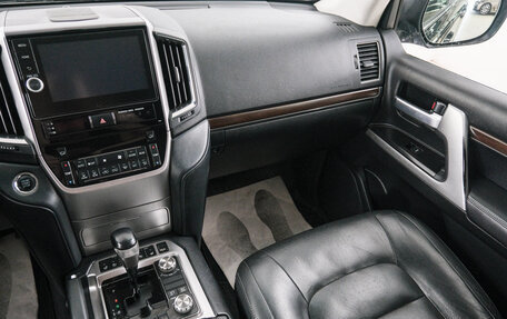 Toyota Land Cruiser 200, 2018 год, 5 999 000 рублей, 12 фотография