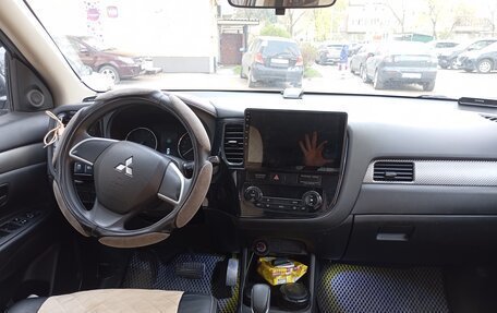 Mitsubishi Outlander III рестайлинг 3, 2014 год, 1 660 000 рублей, 9 фотография
