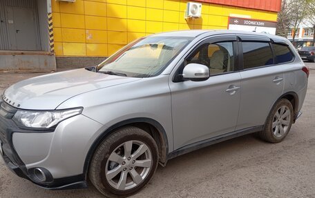 Mitsubishi Outlander III рестайлинг 3, 2014 год, 1 660 000 рублей, 3 фотография