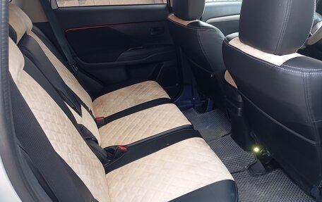 Mitsubishi Outlander III рестайлинг 3, 2014 год, 1 660 000 рублей, 8 фотография