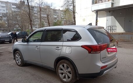 Mitsubishi Outlander III рестайлинг 3, 2014 год, 1 660 000 рублей, 4 фотография