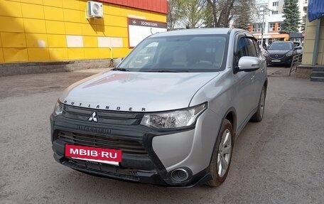Mitsubishi Outlander III рестайлинг 3, 2014 год, 1 660 000 рублей, 2 фотография