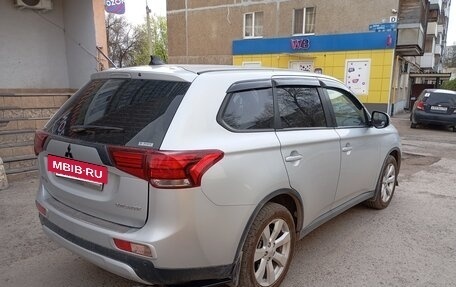 Mitsubishi Outlander III рестайлинг 3, 2014 год, 1 660 000 рублей, 6 фотография