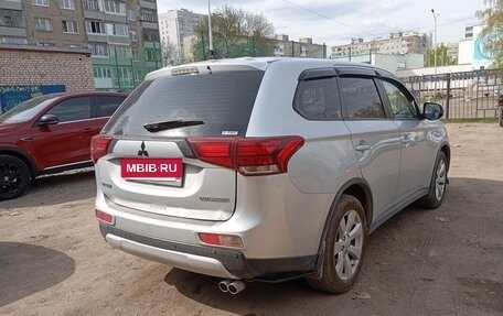 Mitsubishi Outlander III рестайлинг 3, 2014 год, 1 660 000 рублей, 15 фотография