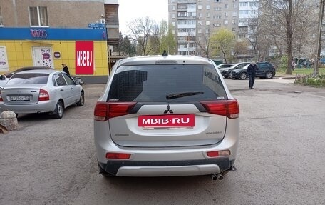 Mitsubishi Outlander III рестайлинг 3, 2014 год, 1 660 000 рублей, 5 фотография