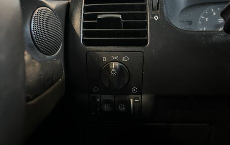 Opel Zafira A рестайлинг, 2000 год, 200 000 рублей, 31 фотография